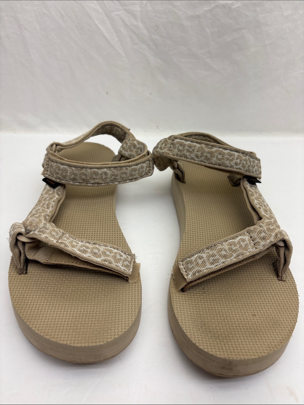 Teva Leopard print platform sandals for women’s, SZ 10, box 51